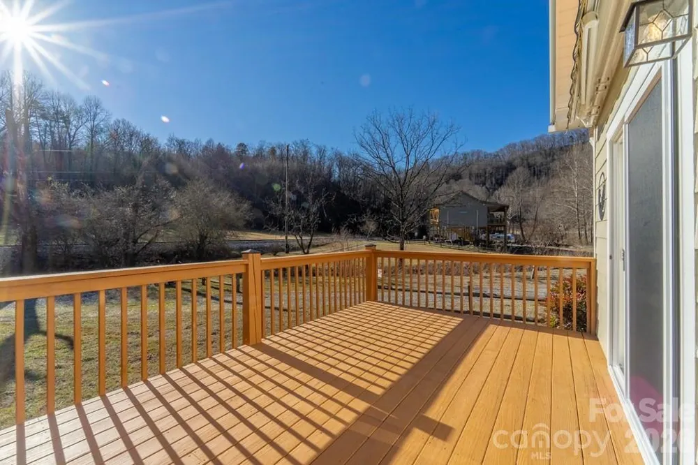 990 Hornet Drive Whittier, NC 28789