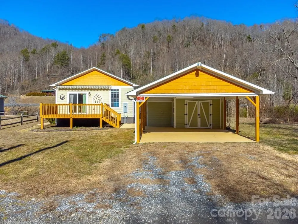 990 Hornet Drive Whittier, NC 28789