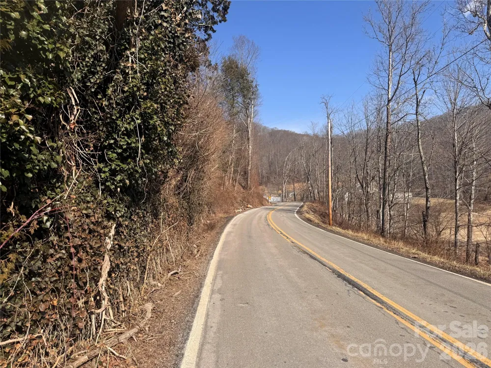 00 S US 19 Highway E Newland, NC 28657