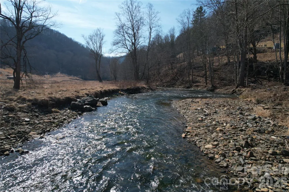 00 S US 19 Highway E Newland, NC 28657