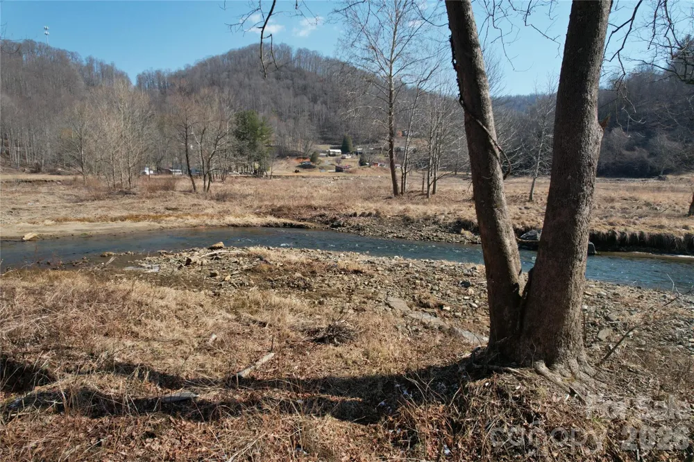 00 S US 19 Highway E Newland, NC 28657
