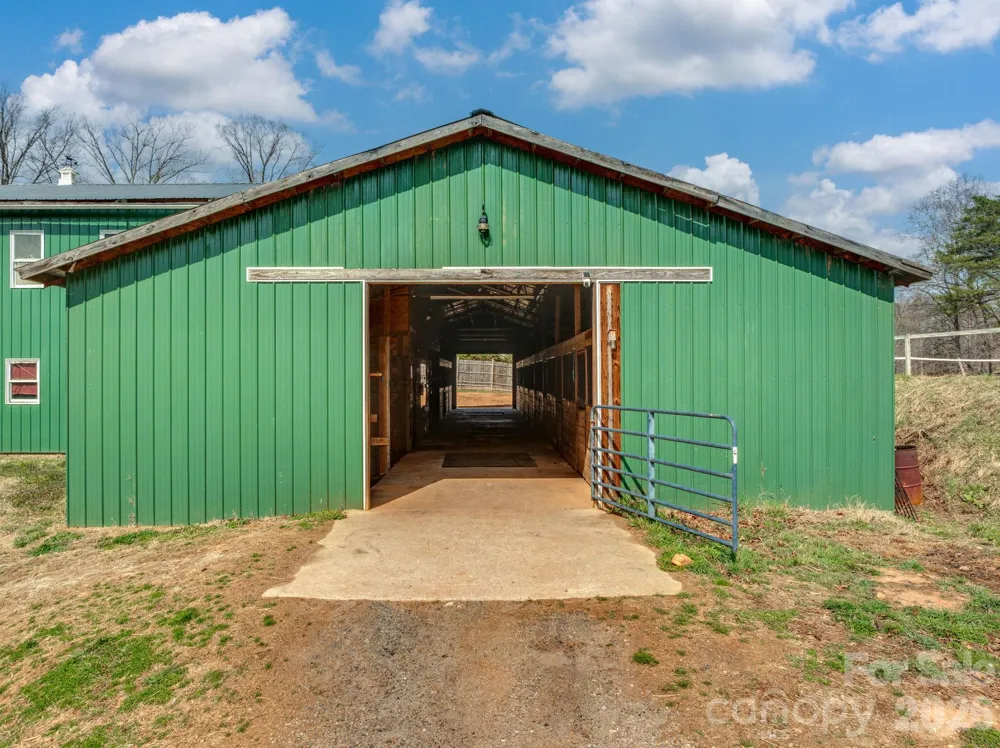 1487 Hayes Road Columbus, NC 28722