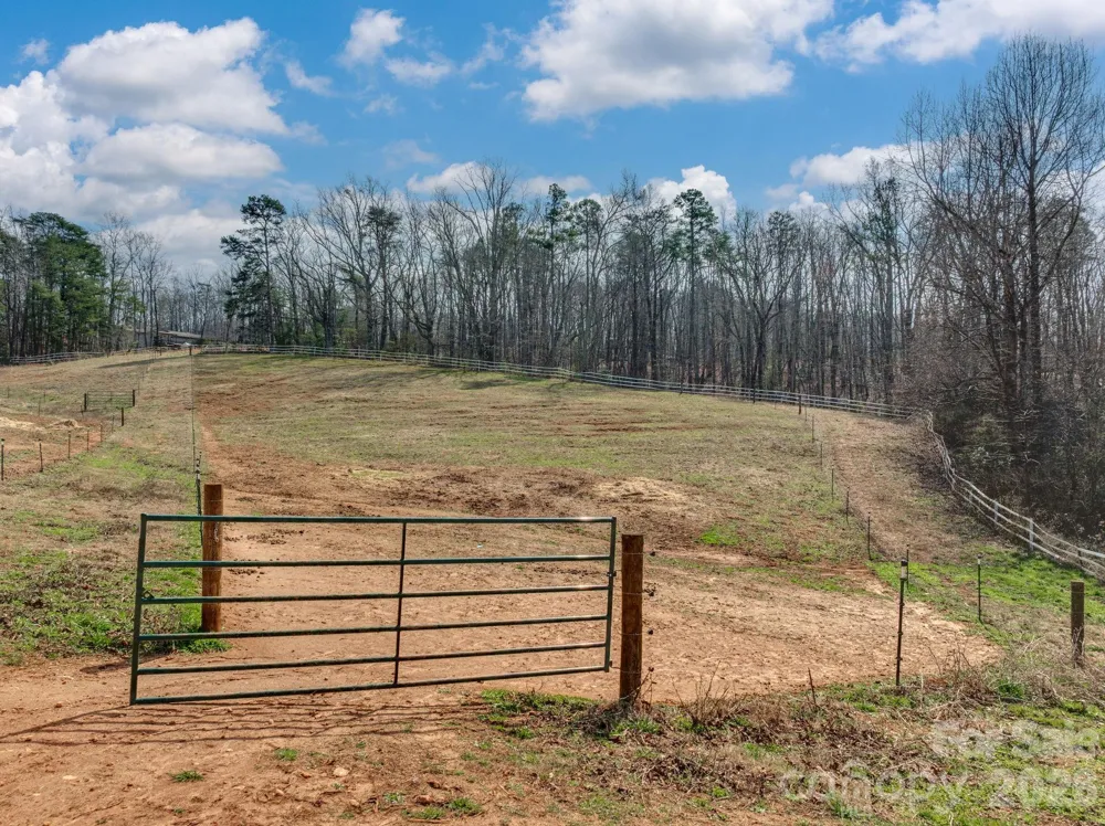1487 Hayes Road Columbus, NC 28722
