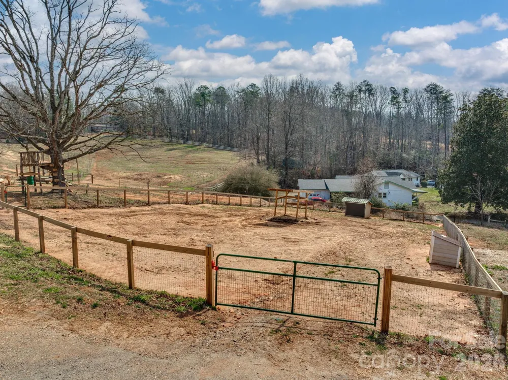 1487 Hayes Road Columbus, NC 28722