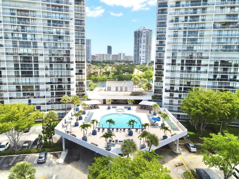 3731 Country Club Dr #1124 Aventura, FL 33180
