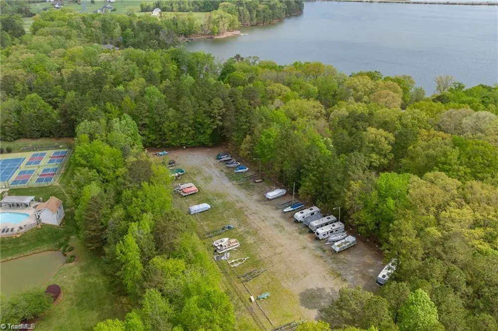 162 Houston's Hideaway Lexington, NC 27292