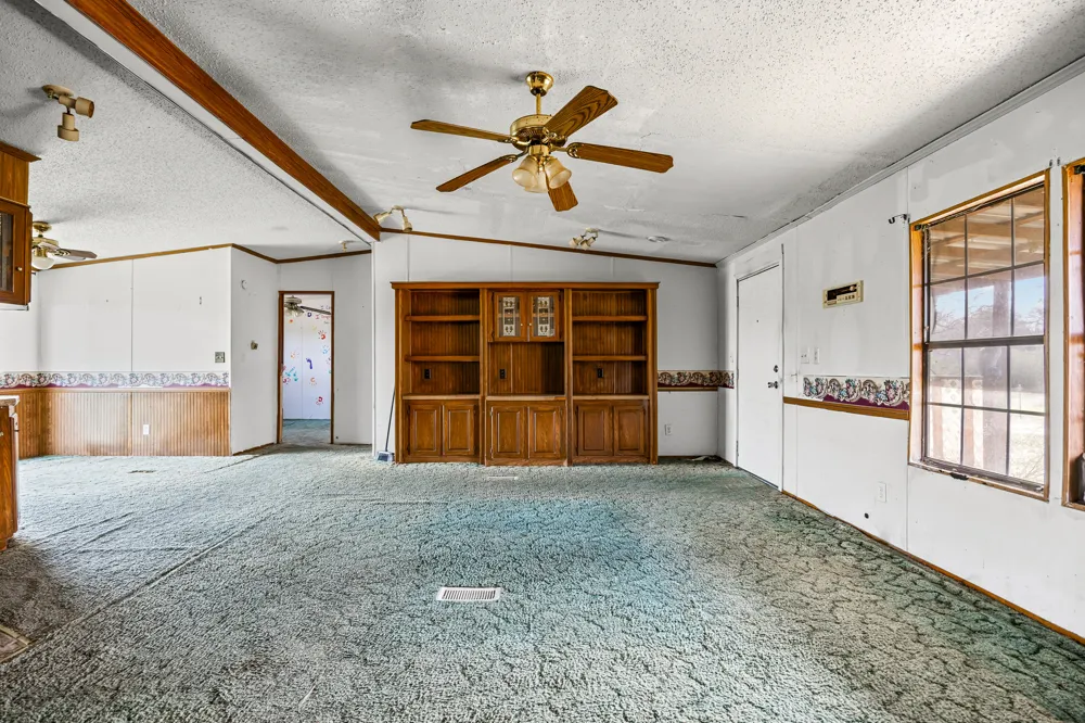 250 McDuffy Lane West Point, TX 78963