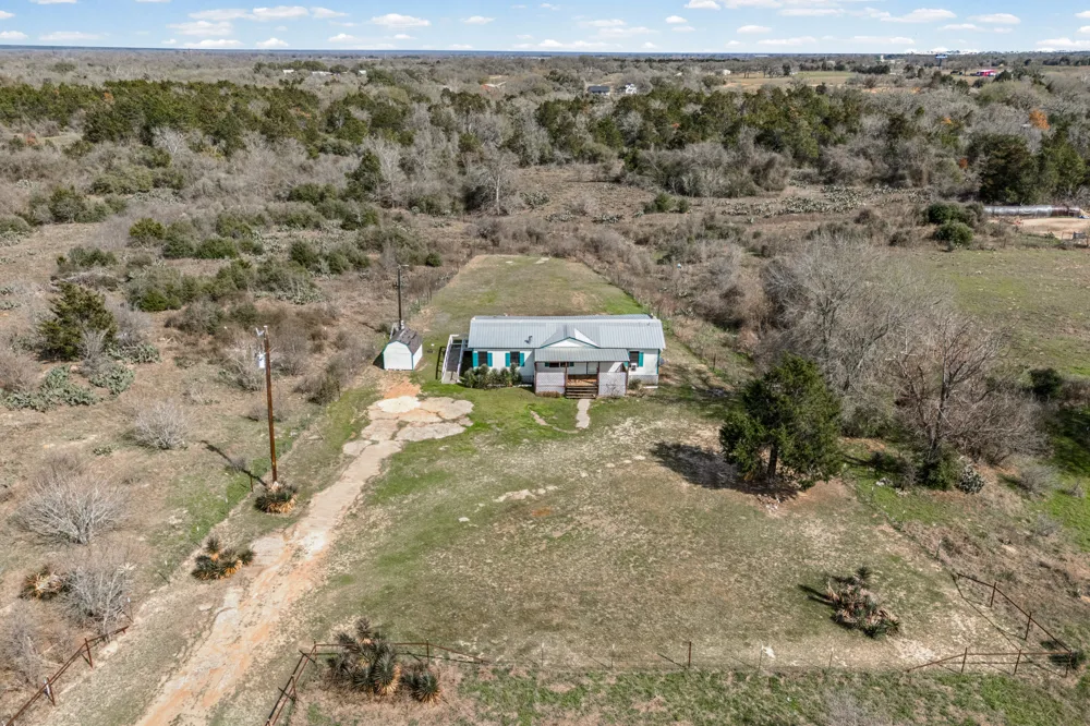 250 McDuffy Lane West Point, TX 78963