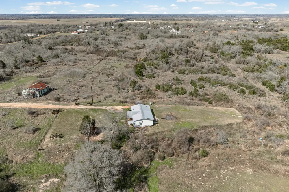 250 McDuffy Lane West Point, TX 78963