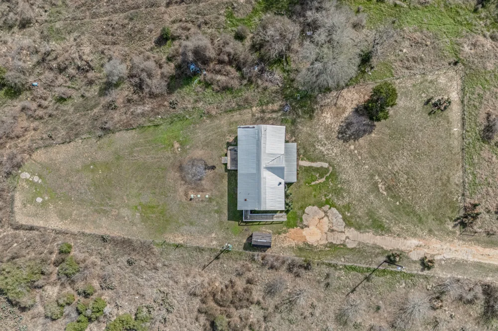250 McDuffy Lane West Point, TX 78963