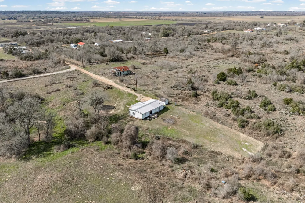 250 McDuffy Lane West Point, TX 78963