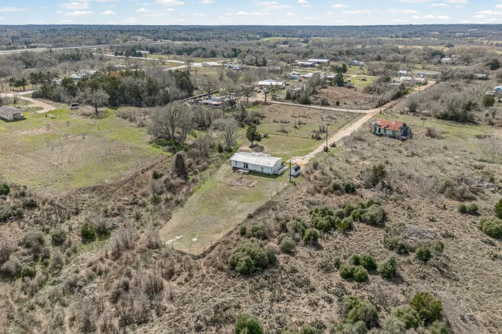 250 McDuffy Lane West Point, TX 78963
