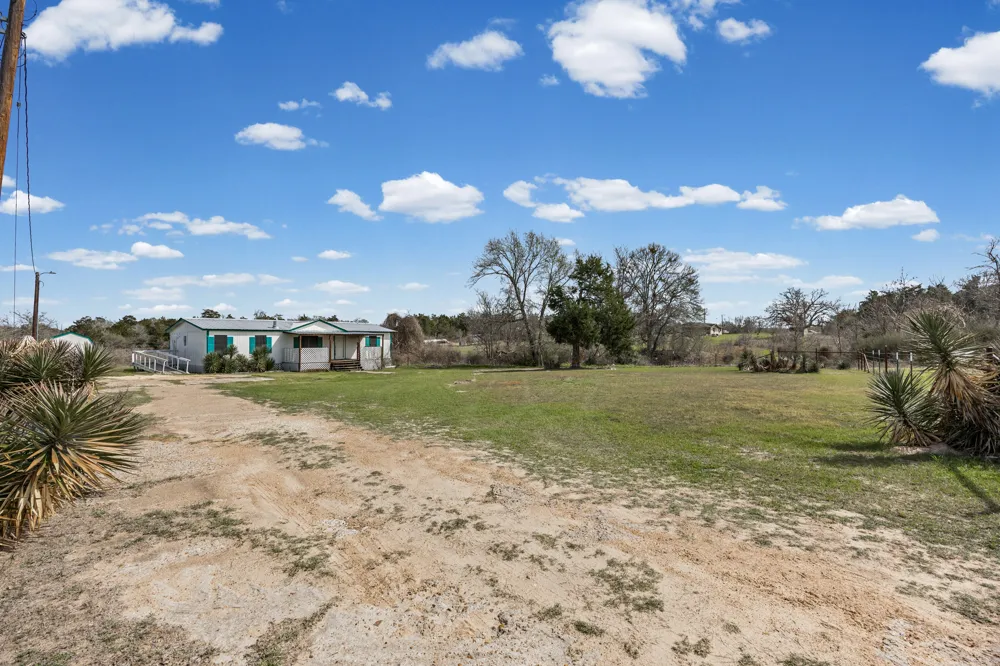 250 McDuffy Lane West Point, TX 78963