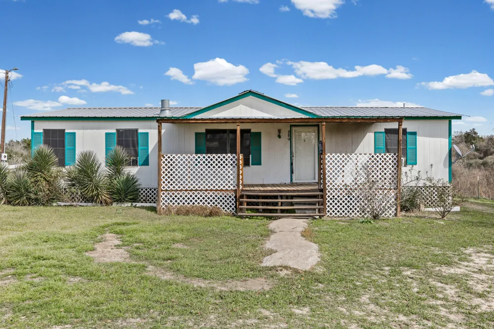 250 McDuffy Lane West Point, TX 78963
