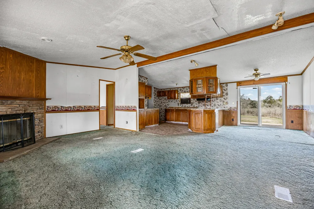 250 McDuffy Lane West Point, TX 78963