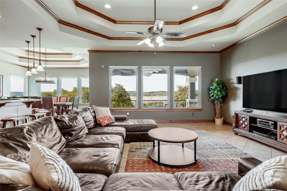 610 Deckhouse Drive Point Venture, TX 78645