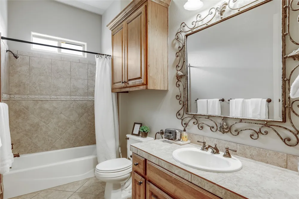 610 Deckhouse Drive Point Venture, TX 78645
