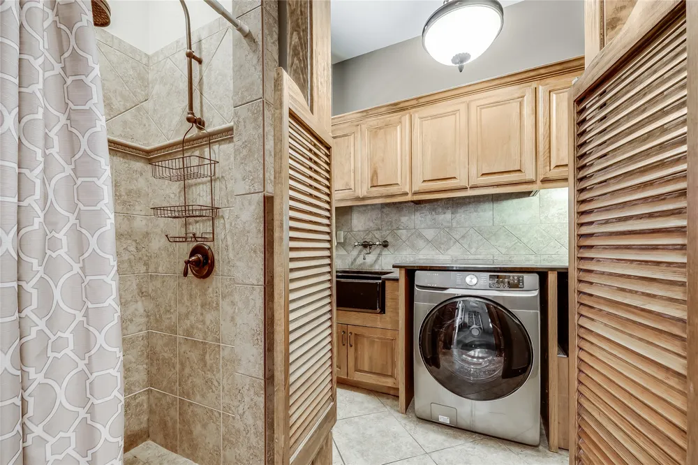 610 Deckhouse Drive Point Venture, TX 78645