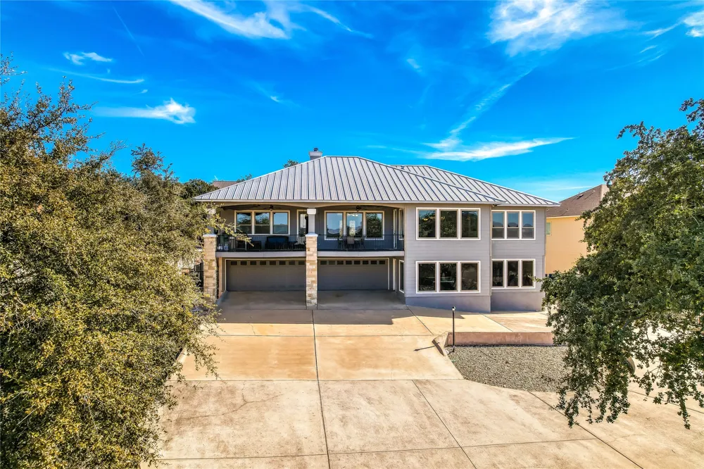 610 Deckhouse Drive Point Venture, TX 78645