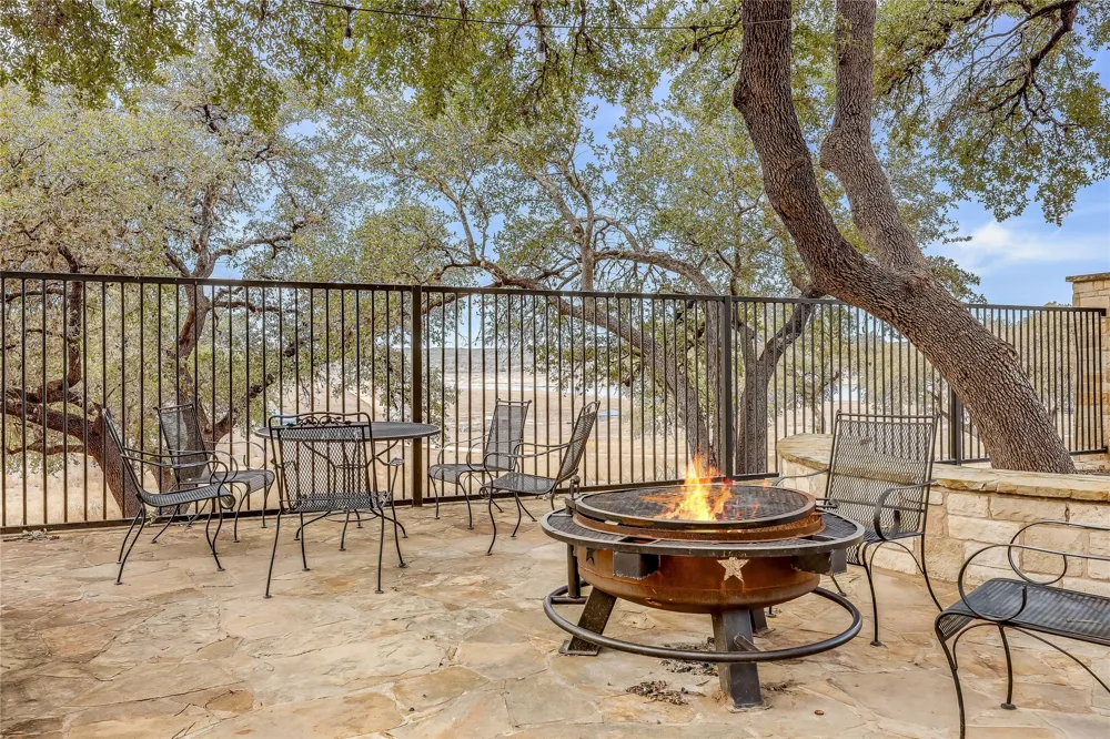 610 Deckhouse Drive Point Venture, TX 78645