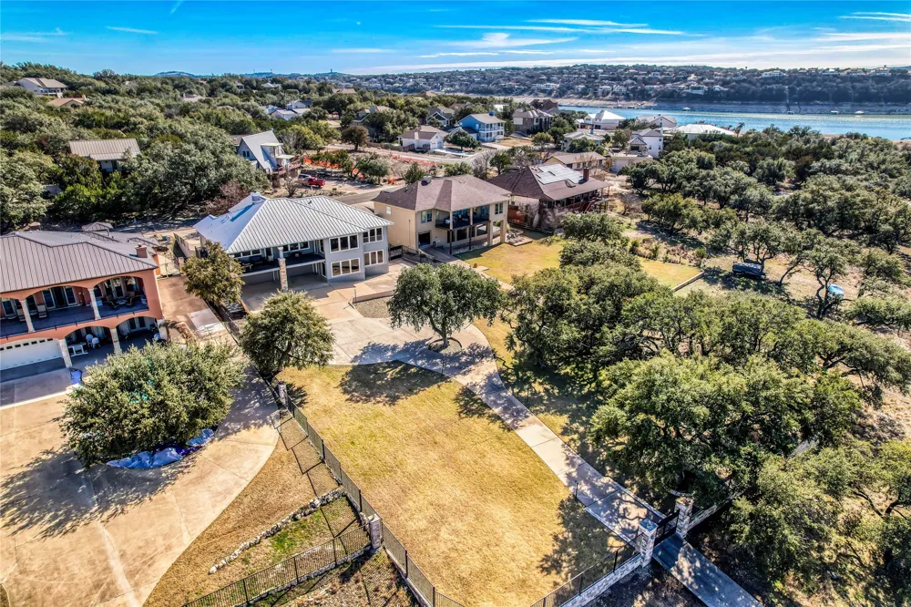 610 Deckhouse Drive Point Venture, TX 78645