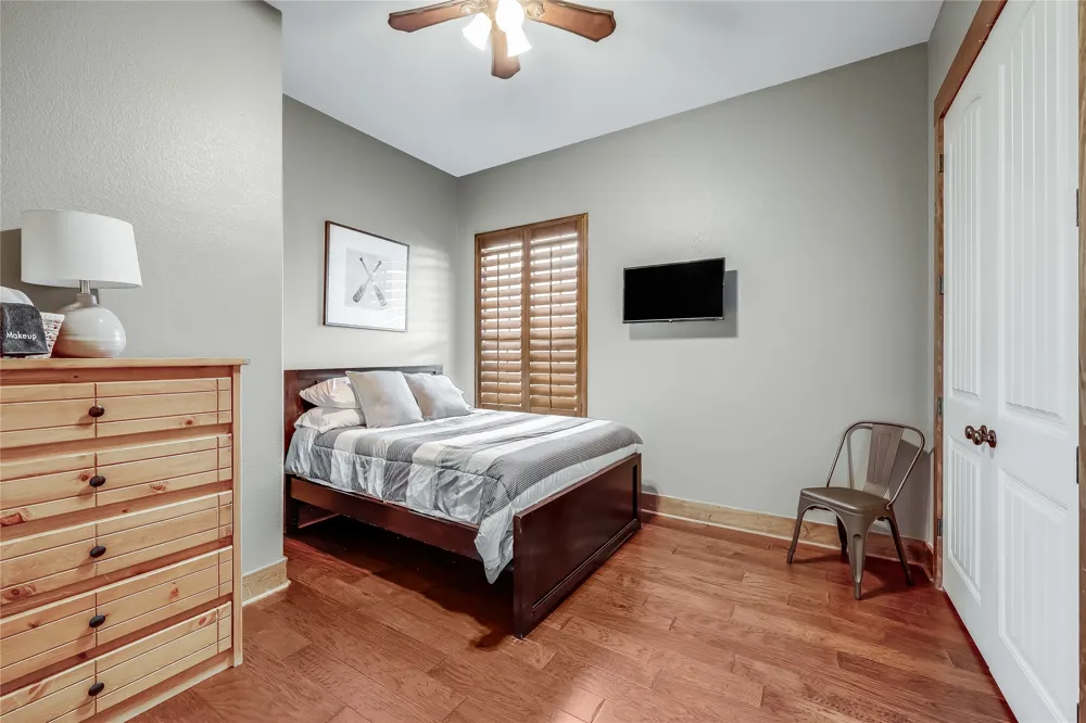 610 Deckhouse Drive Point Venture, TX 78645