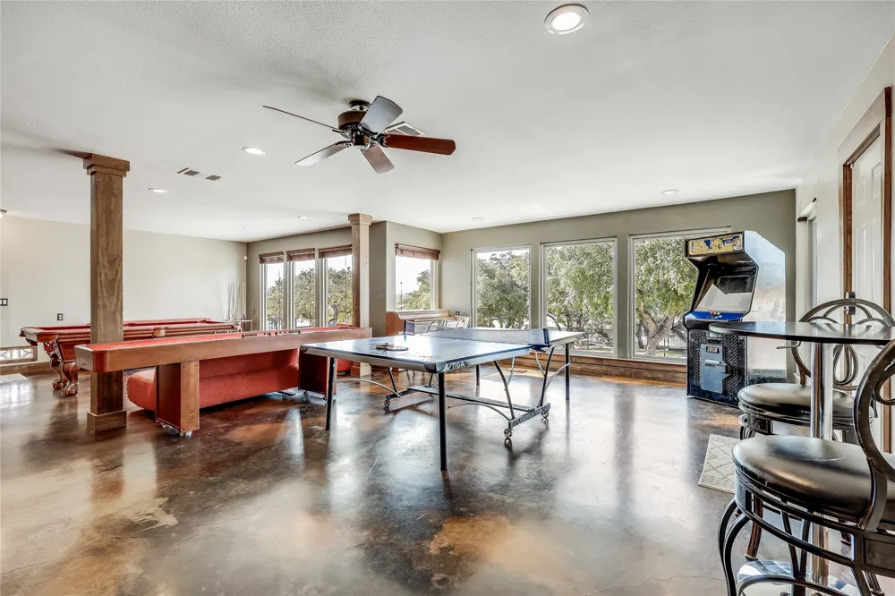 610 Deckhouse Drive Point Venture, TX 78645