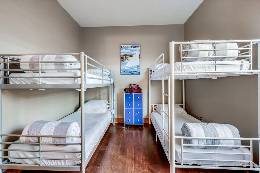 610 Deckhouse Drive Point Venture, TX 78645