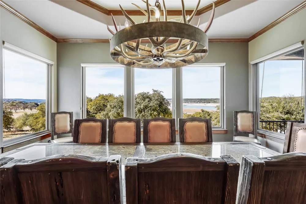 610 Deckhouse Drive Point Venture, TX 78645