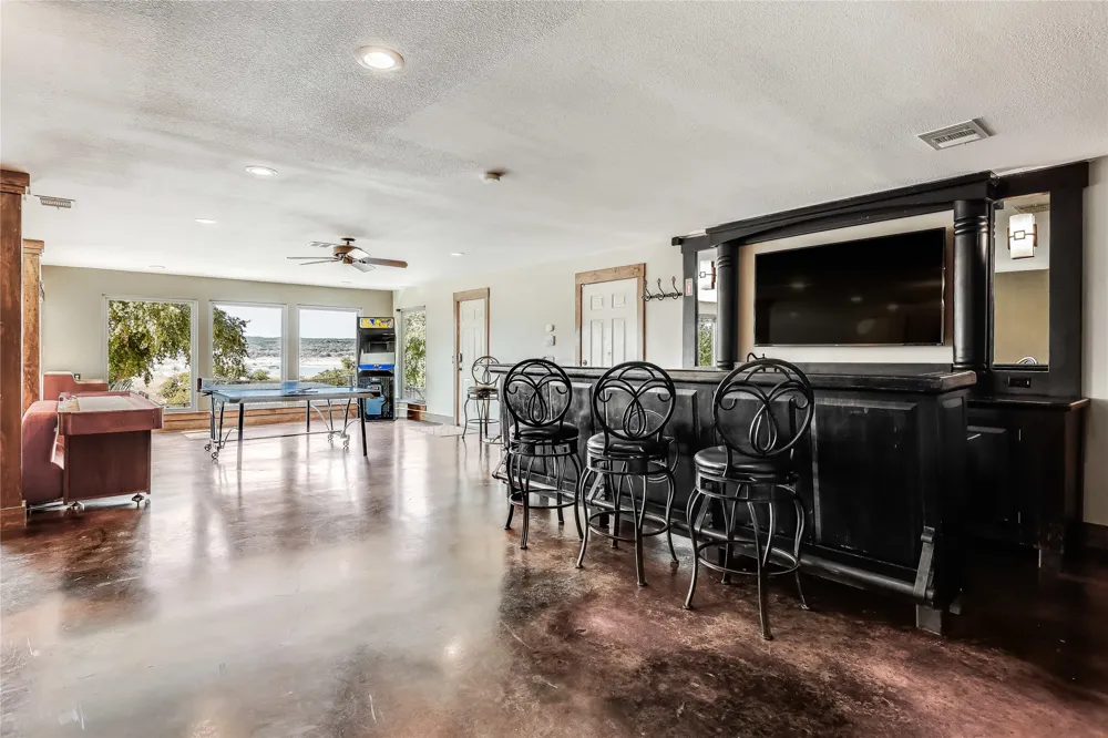 610 Deckhouse Drive Point Venture, TX 78645