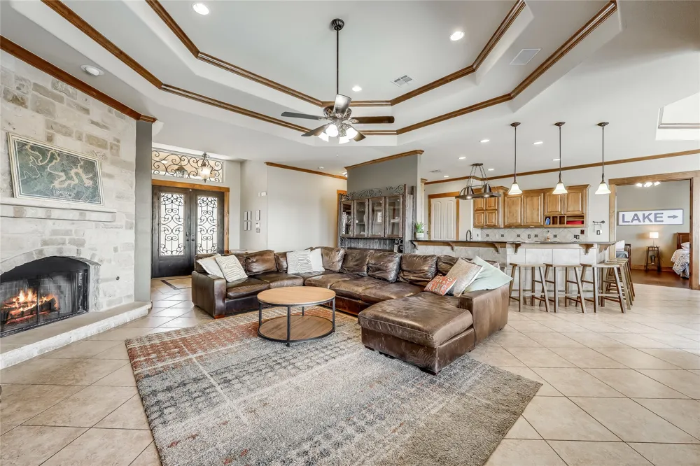 610 Deckhouse Drive Point Venture, TX 78645