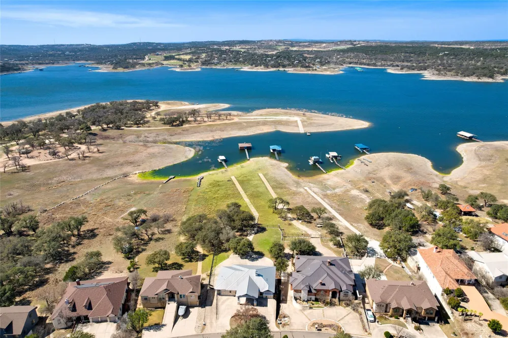 610 Deckhouse Drive Point Venture, TX 78645