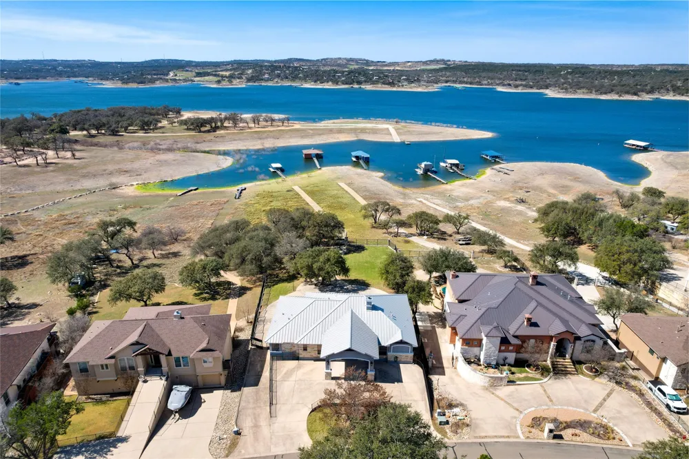 610 Deckhouse Drive Point Venture, TX 78645