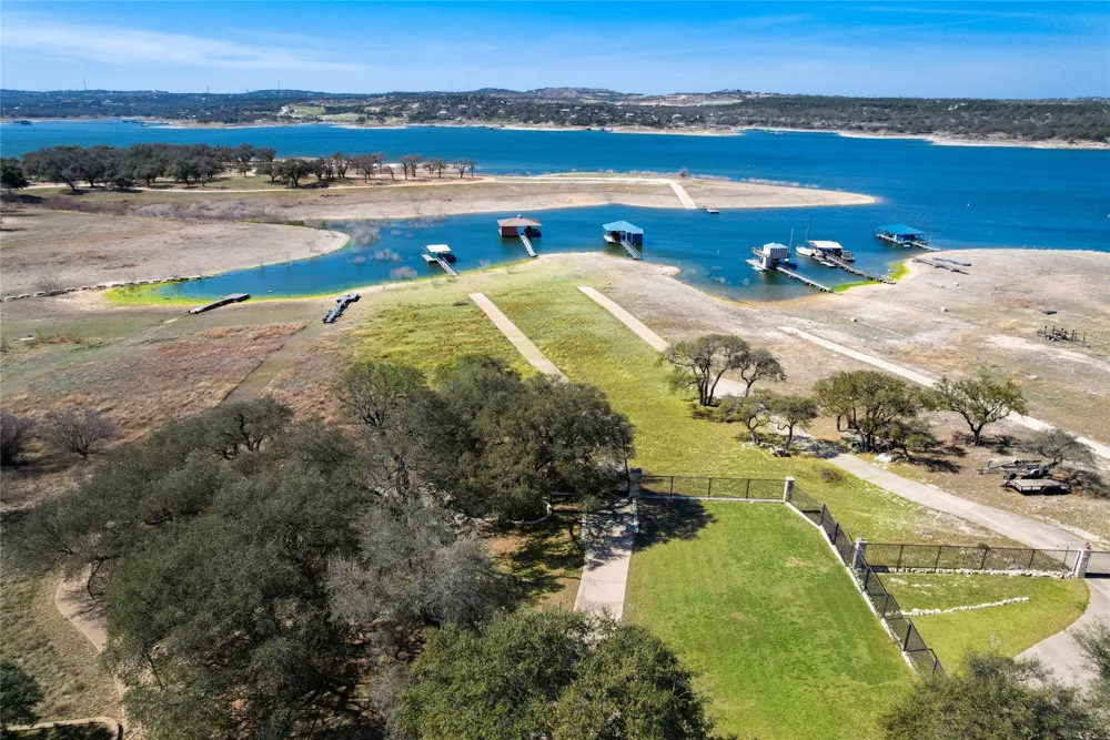 610 Deckhouse Drive Point Venture, TX 78645