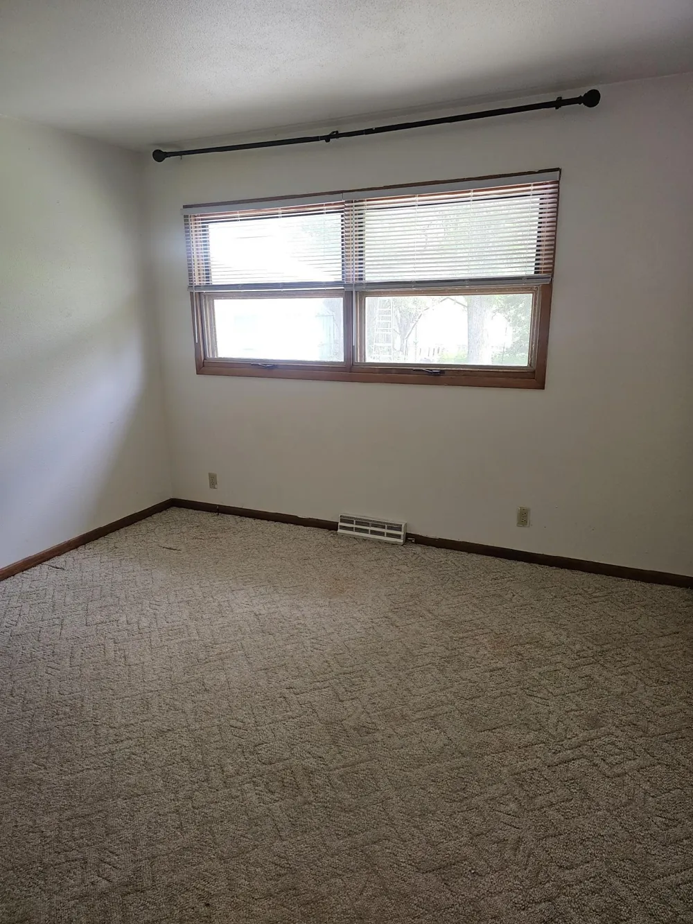 1002 Linden Street Luverne, MN 56156