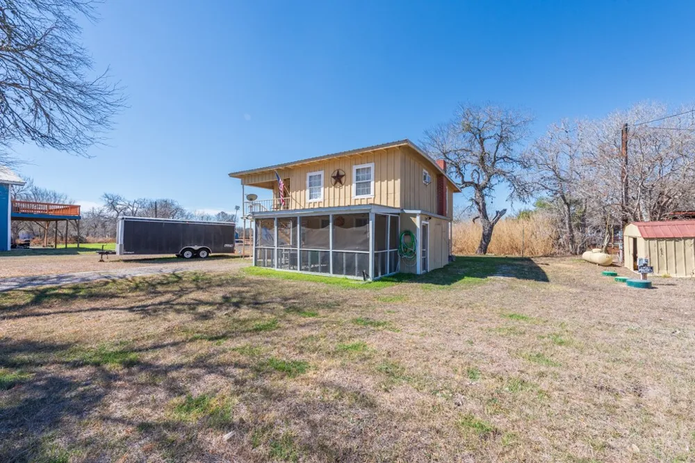 167 Buckeye Knoll Road George West, TX 78022