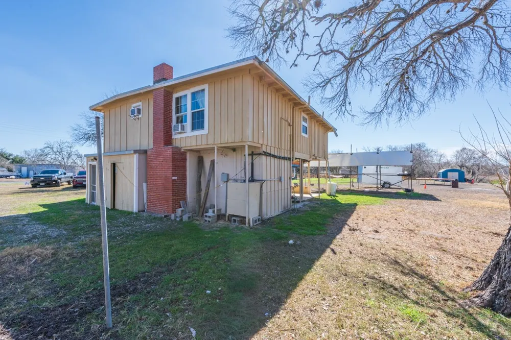 167 Buckeye Knoll Road George West, TX 78022