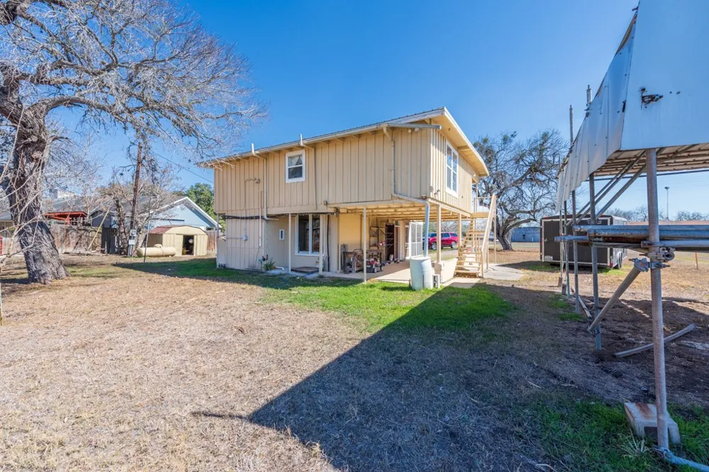 167 Buckeye Knoll Road George West, TX 78022