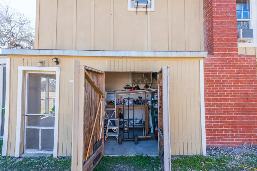 167 Buckeye Knoll Road George West, TX 78022