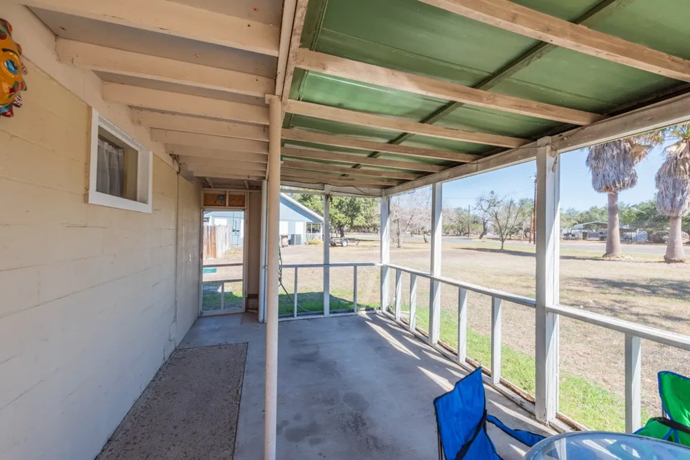 167 Buckeye Knoll Road George West, TX 78022