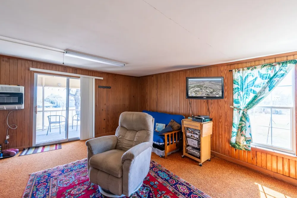 167 Buckeye Knoll Road George West, TX 78022