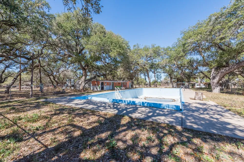 167 Buckeye Knoll Road George West, TX 78022