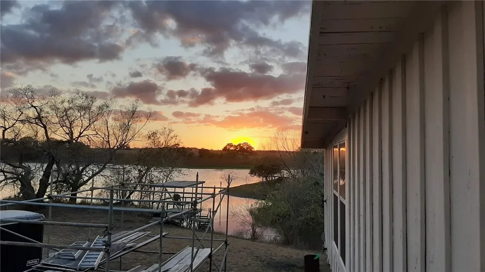 167 Buckeye Knoll Road George West, TX 78022
