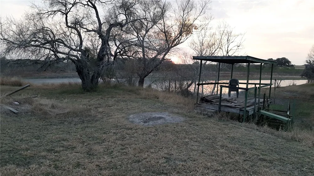 167 Buckeye Knoll Road George West, TX 78022