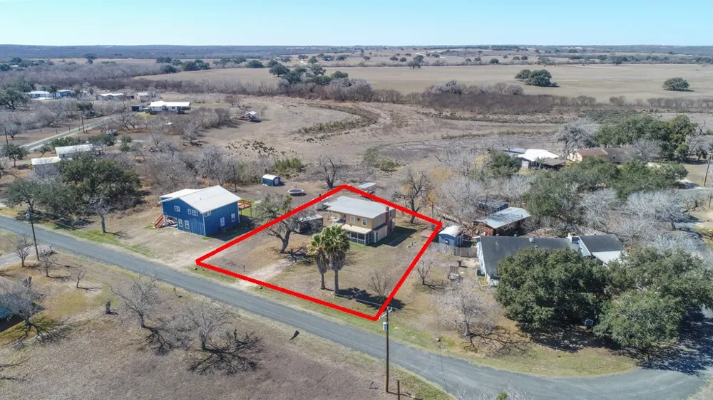 167 Buckeye Knoll Road George West, TX 78022