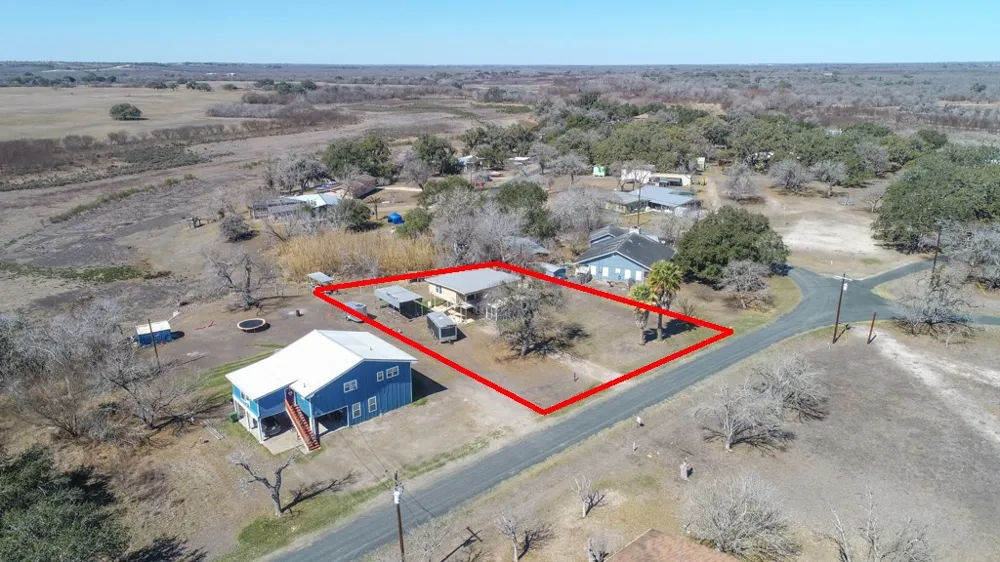 167 Buckeye Knoll Road George West, TX 78022