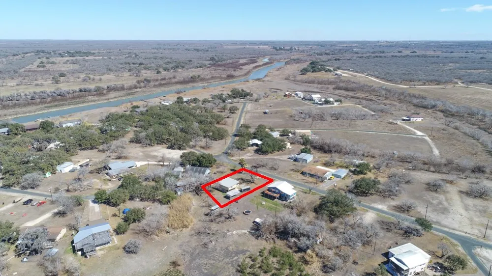 167 Buckeye Knoll Road George West, TX 78022