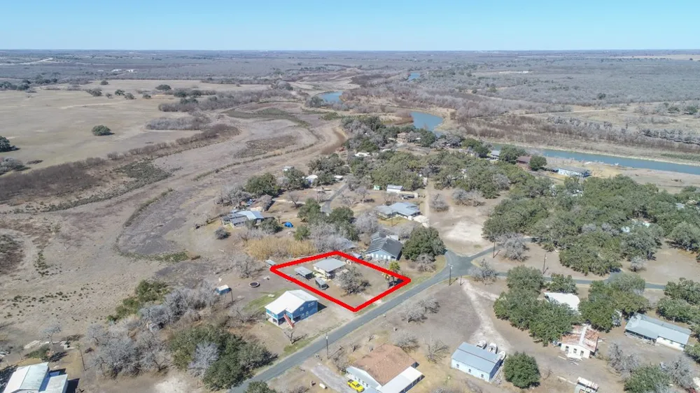 167 Buckeye Knoll Road George West, TX 78022