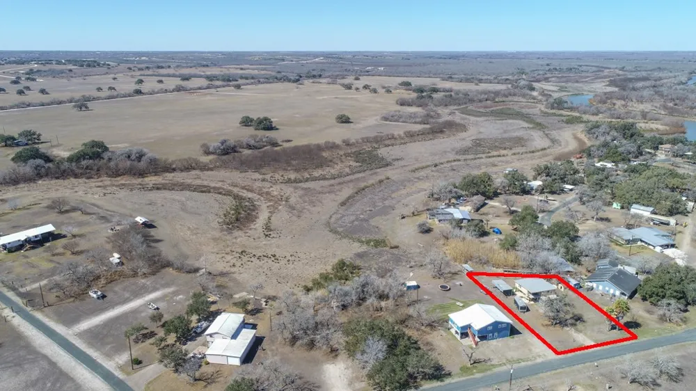 167 Buckeye Knoll Road George West, TX 78022