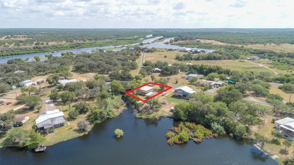 167 Buckeye Knoll Road George West, TX 78022